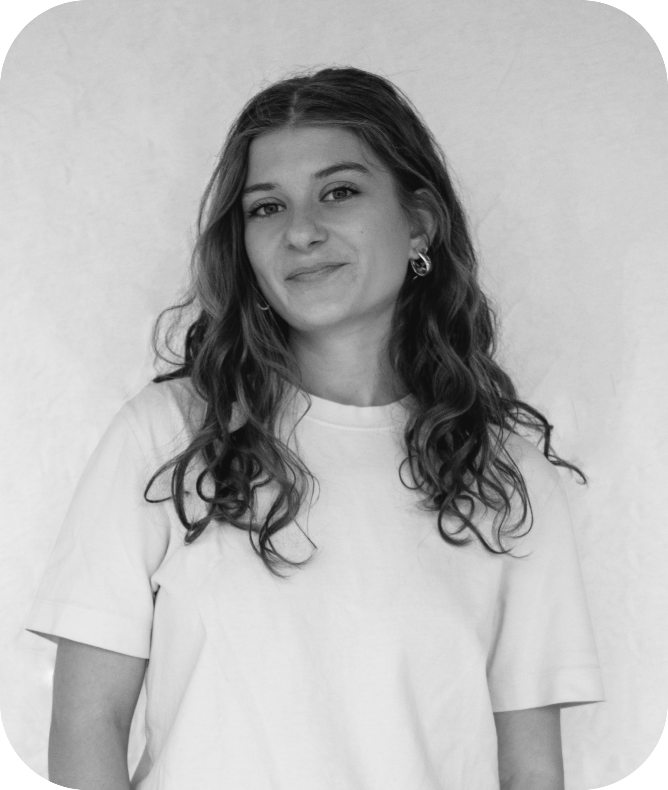 Charlotte Boulanger<br />
Chargée de communication Quai de la Photo, Fluctuart & Péniches de Paris